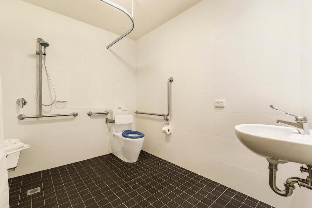 Quest Melbourne Airport Aparthotel Buitenkant foto