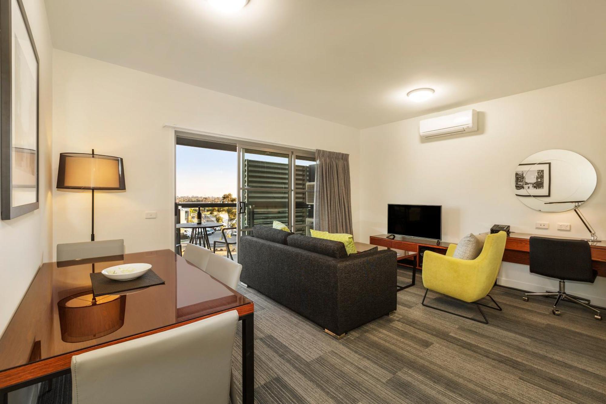 Quest Melbourne Airport Aparthotel Buitenkant foto