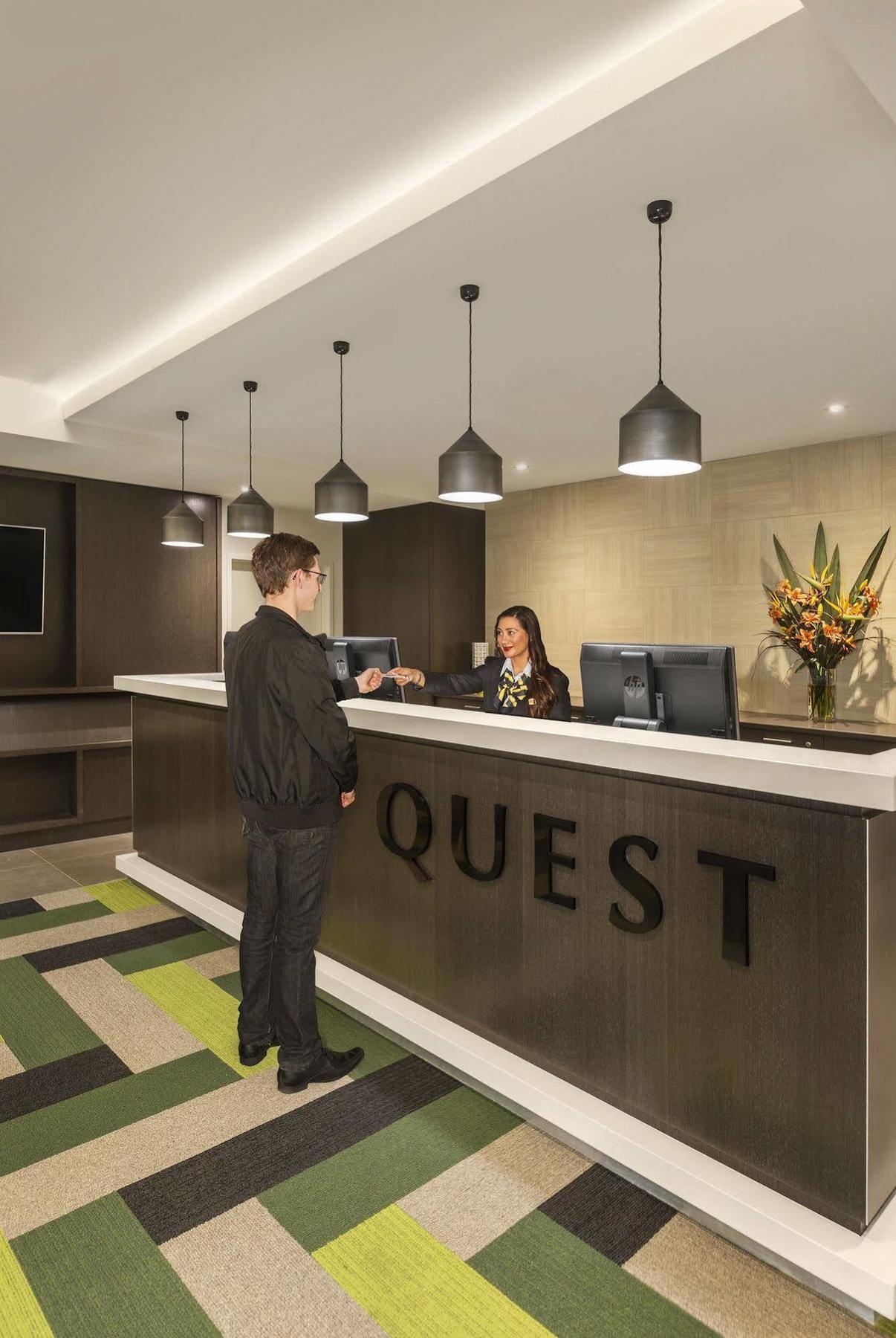 Quest Melbourne Airport Aparthotel Buitenkant foto