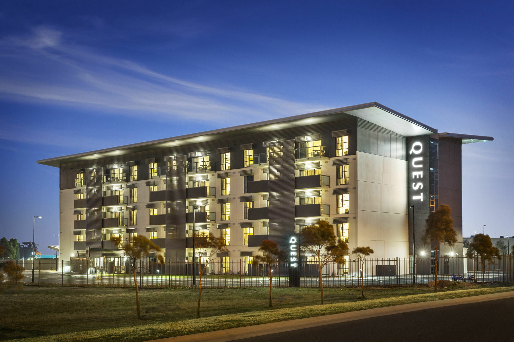 Quest Melbourne Airport Aparthotel Buitenkant foto