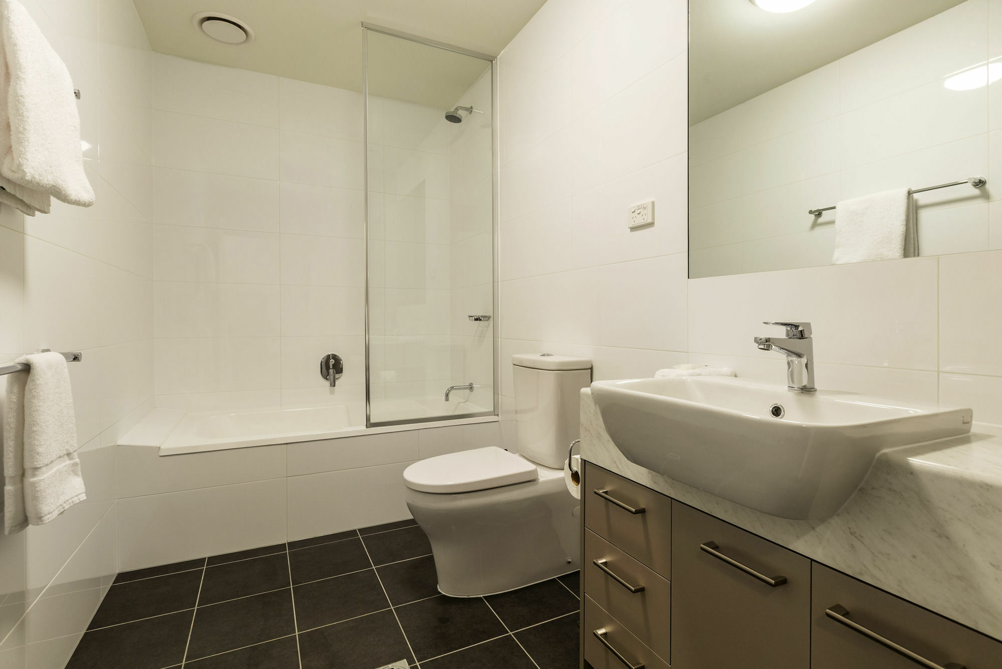 Quest Melbourne Airport Aparthotel Buitenkant foto